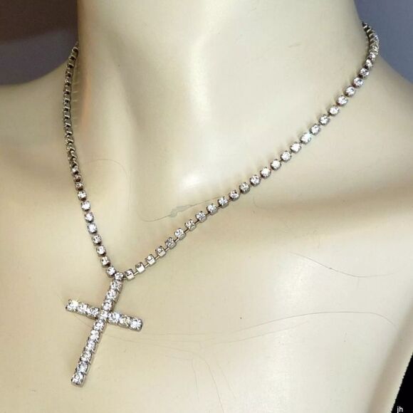 STUNNING AUTHENTIC VINTAGE PRONG SET DIAMANTE RHINESTONE CROSS PENDANT NECKLACE - Picture 3 of 11